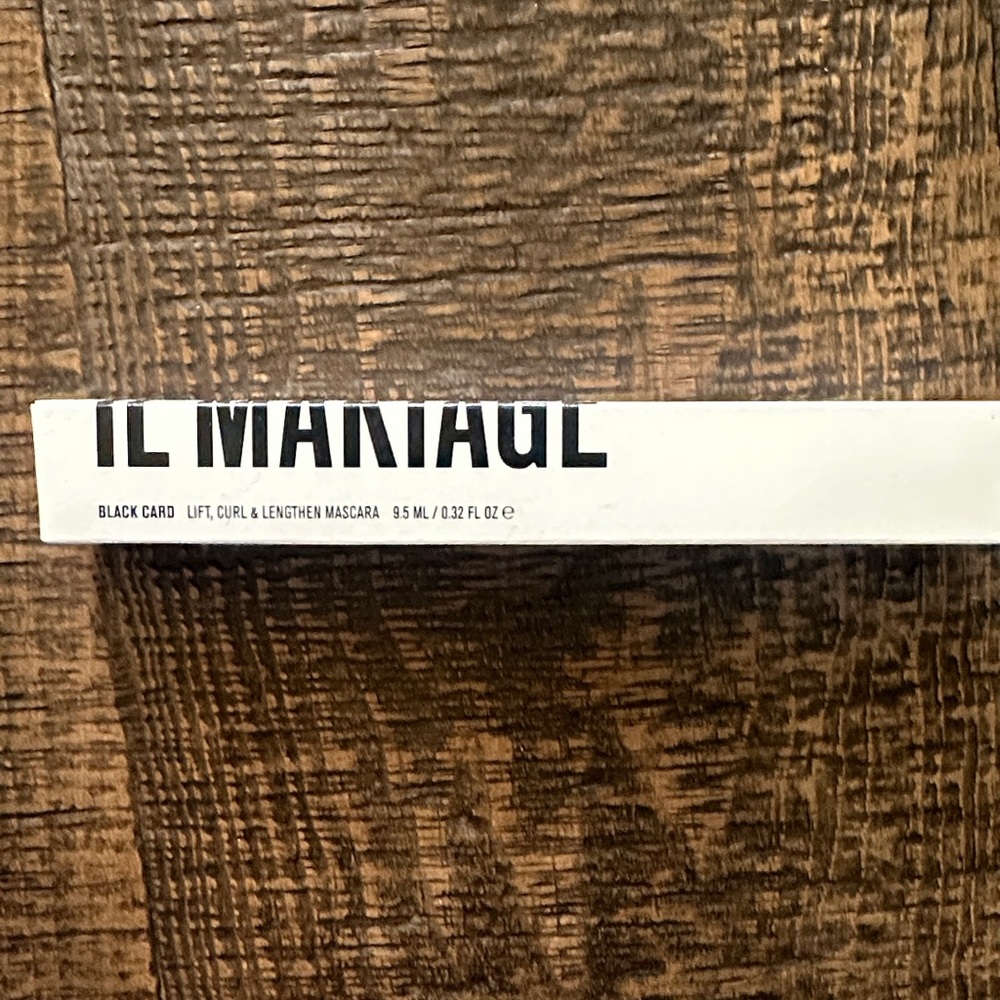 IL MAKIAGE Black Card Mascara in White Box